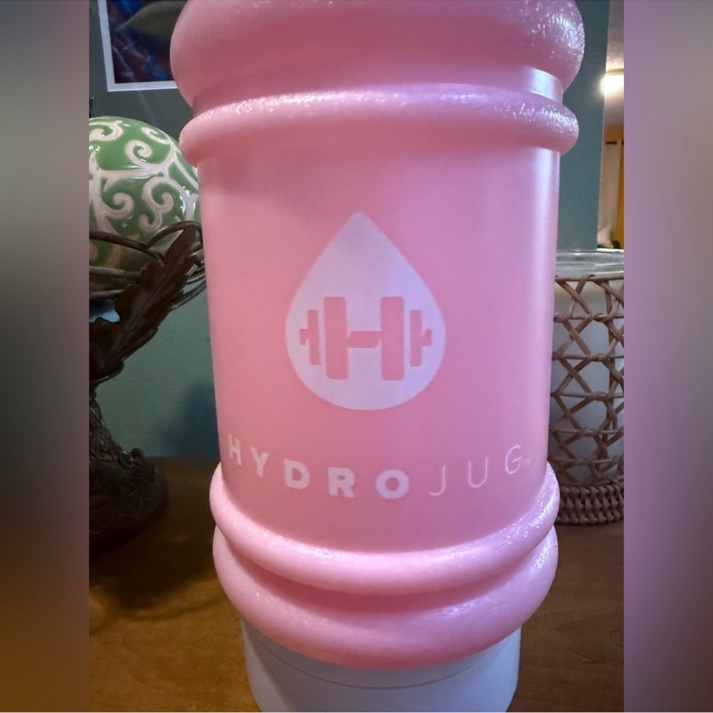 HydroJug Pink water Bottle with straw Leopard
Adjustable Carrying Strap Sleeve - Picture 15 of 16